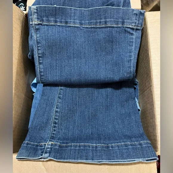 Gap Maternity 1969 Flared Jeans - Picture 13 of 15